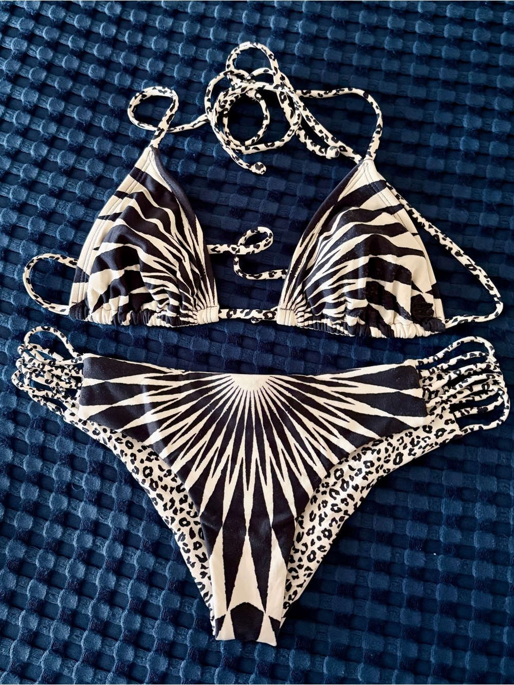 Billabong Black & White Patterned Women's Triangle Bikini 👙